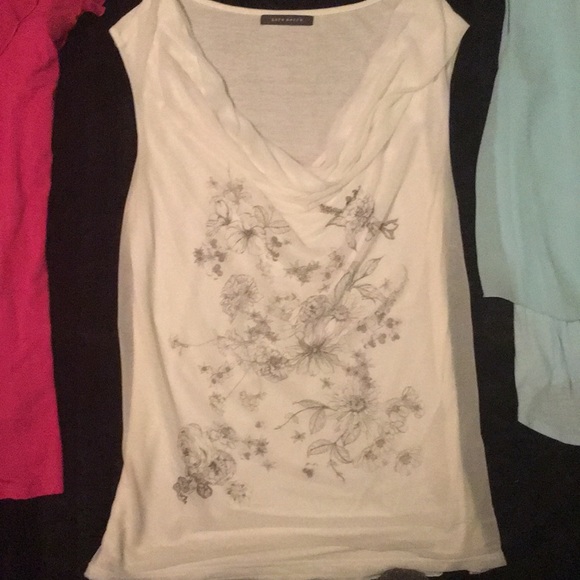 3/25  tops - Picture 3 of 4